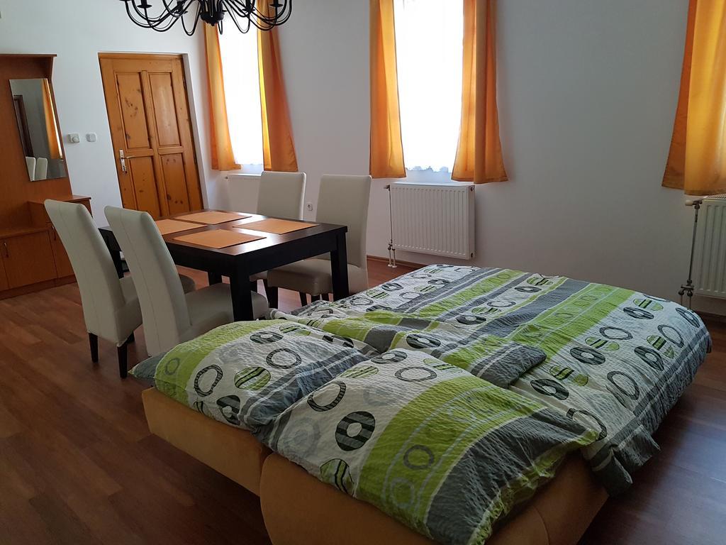 Apartman Kaszas Central Мошонмадьяровар Экстерьер фото